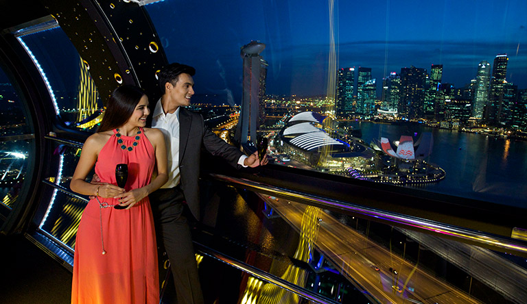 honeymooners-on-singapore-flyer